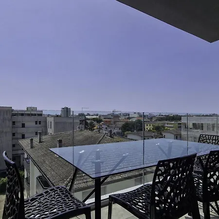 Enjoy The Comfort Of A Modern Flat Apartment *
