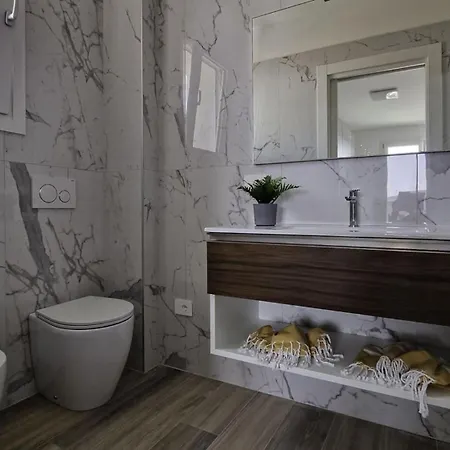 Enjoy The Comfort Of A Modern Flat *